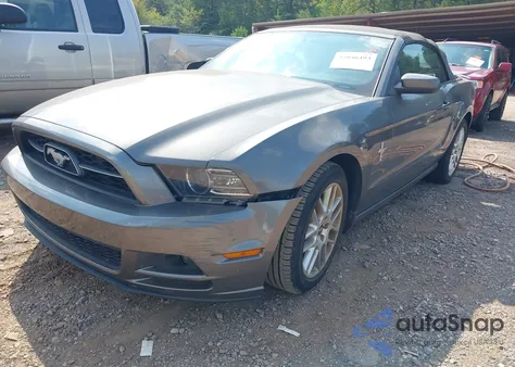 2014 Ford Mustang V6 Premium z USA, uszkodzony, nr VIN 1ZVBP8EM8E5324321